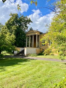 Treppenaufgang zur Terrasse des Schlosses Lindstedt – Potsdam